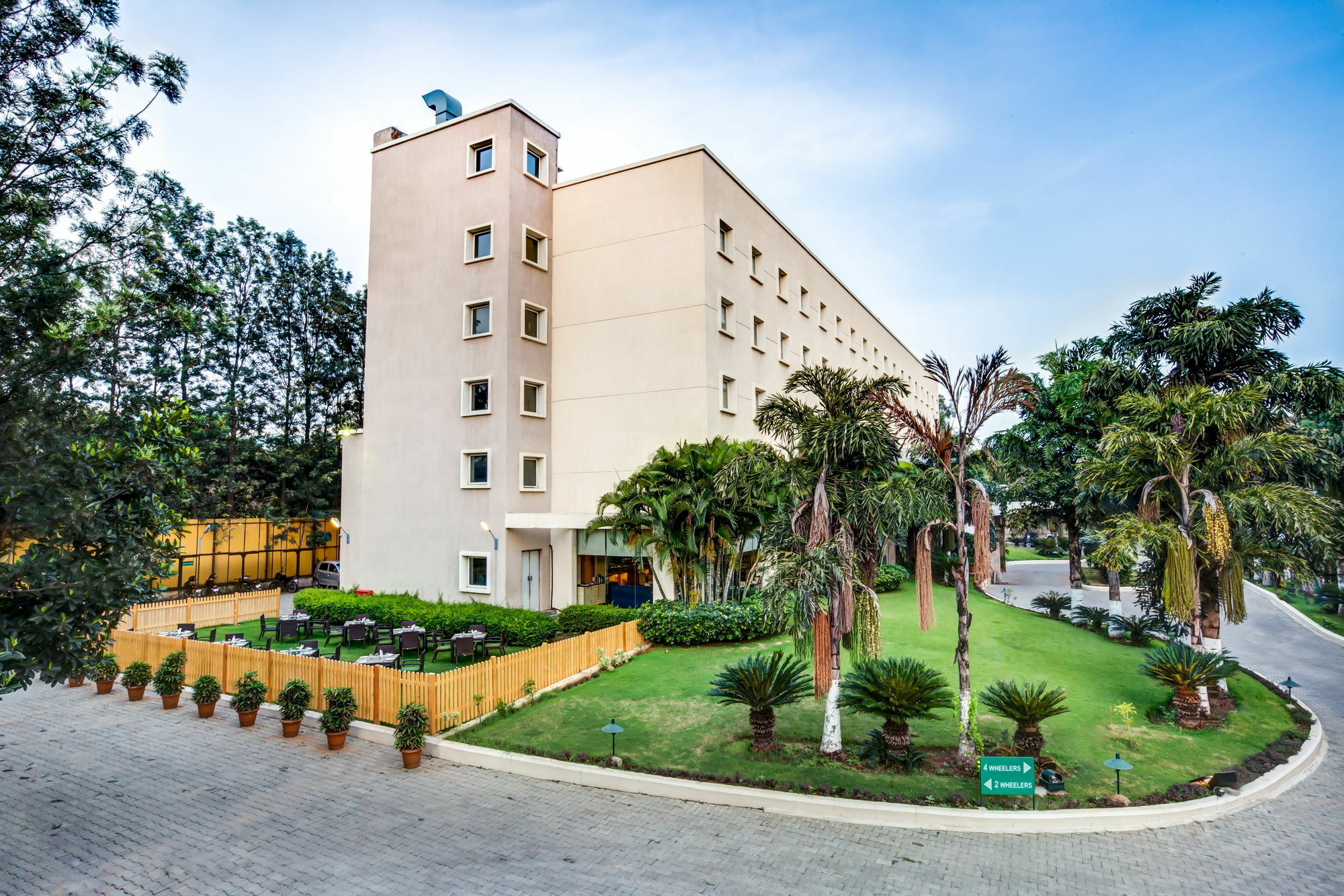 Radha Hometel Bangalore Exterior foto